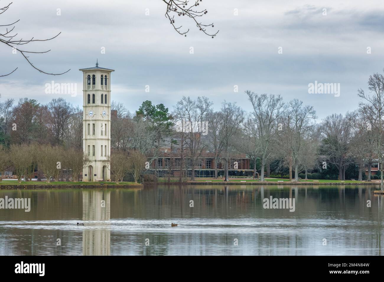 Florentiner Glockenturm auf dem Campus der Furman University. Stockfoto