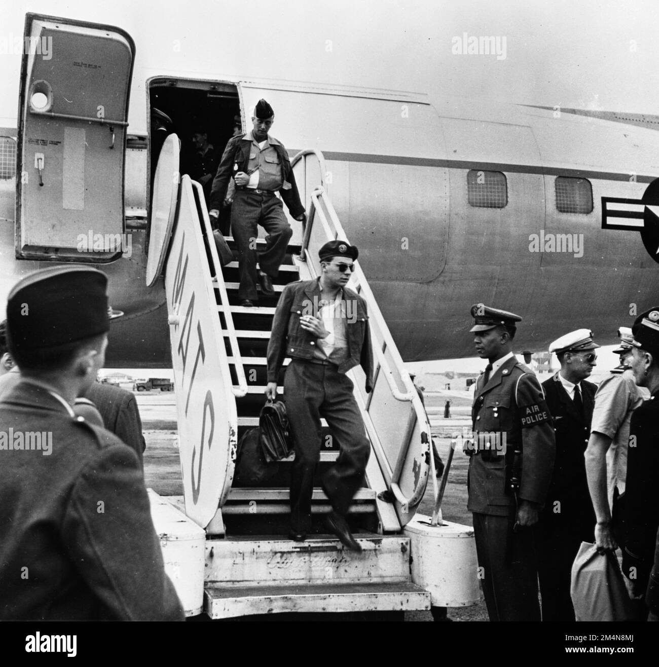 Die ersten Verwundeten von Dien Bien Phu kommen in Orly an. Fotos von Marshall-Plan-Programmen, Ausstellungen und Personal Stockfoto