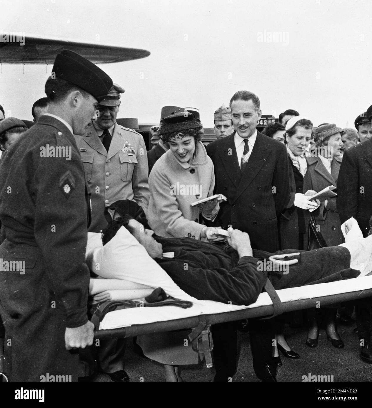 Die ersten Verwundeten von Dien Bien Phu kommen in Orly an. Fotos von Marshall-Plan-Programmen, Ausstellungen und Personal Stockfoto