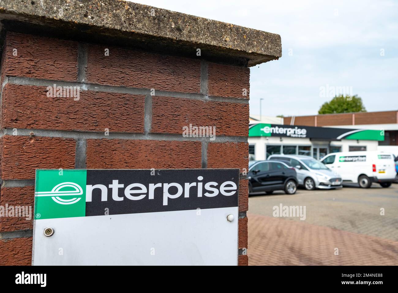 London – September 2022: Enterprise Rent-A-Car Branch Exterior, ein amerikanisches Autovermietungsunternehmen mit Niederlassungen im gesamten Vereinigten Königreich Stockfoto