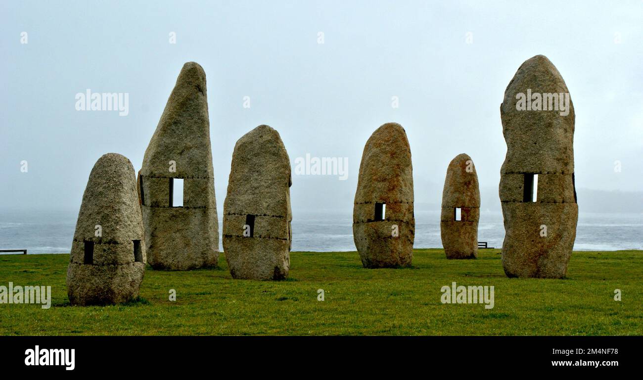 Menhirs for Peace in A Coruna, Spanien Stockfoto