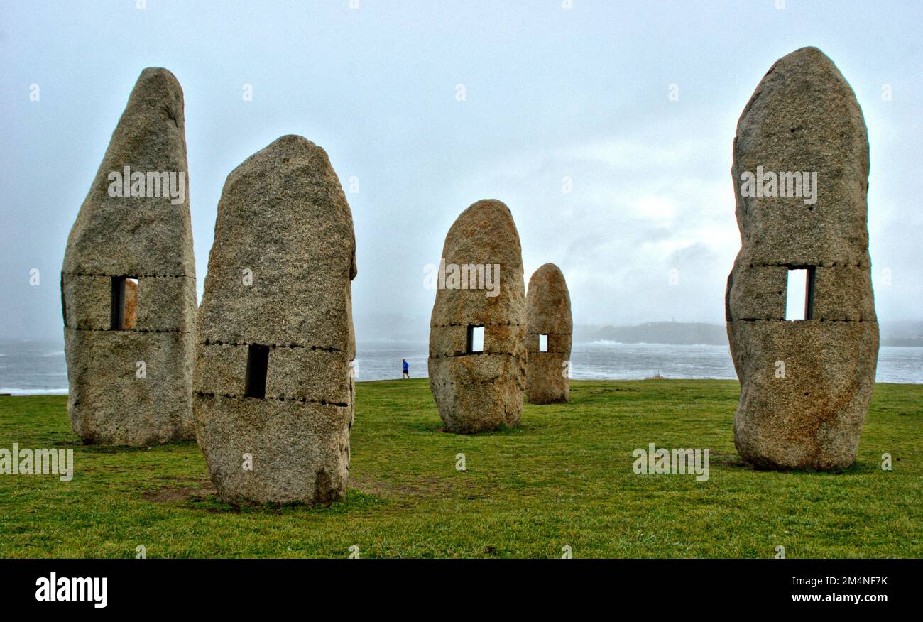 Menhirs for Peace in A Coruna, Spanien Stockfoto