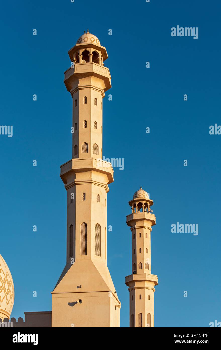 Moschee mit zwei minaretten Fotos und Bildmaterial in hoher Auflösung