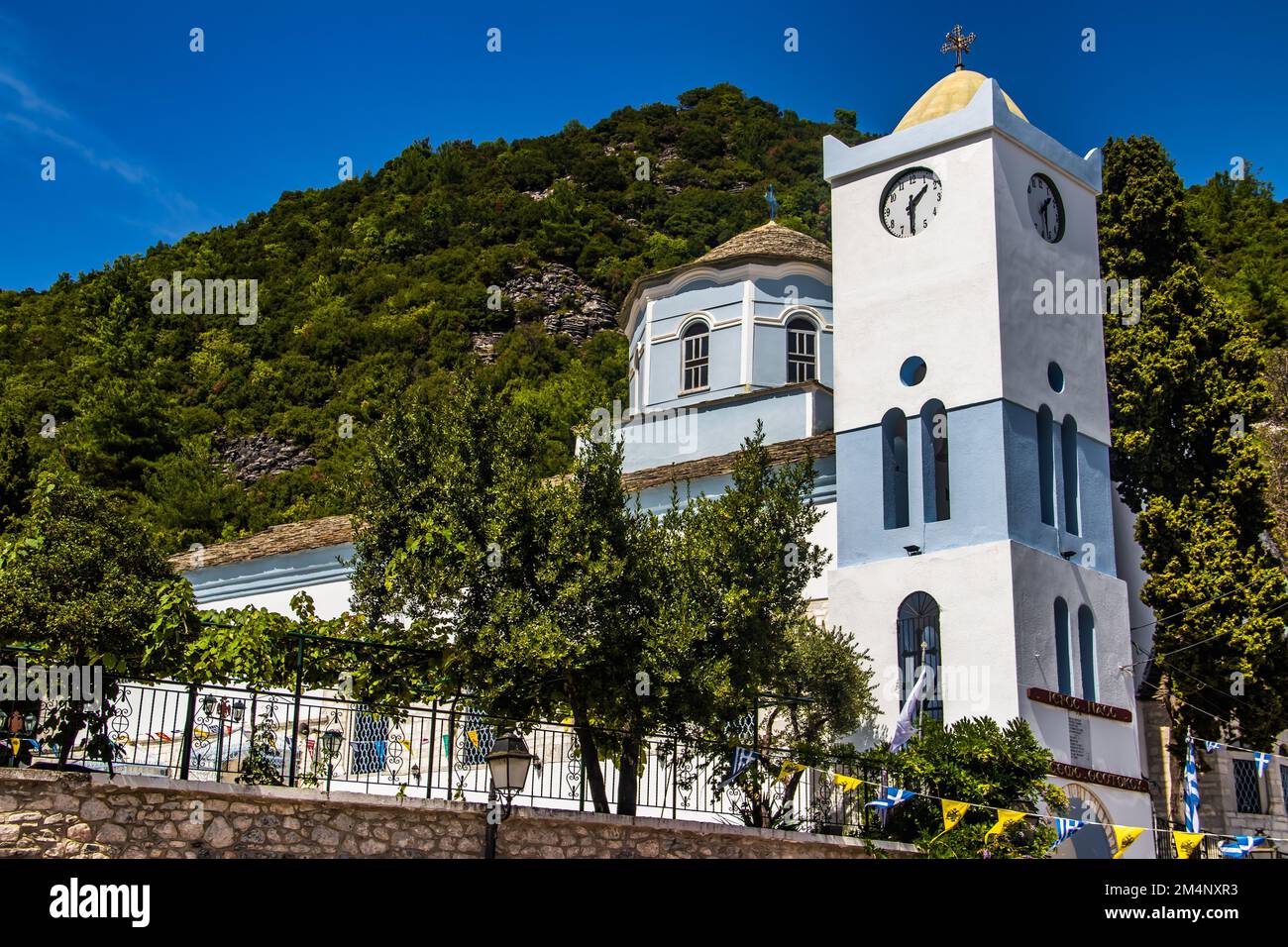 Alte rustikale griechisch-orthodoxe Kirche (Christentum) auf der kleinen griechischen Insel Potos Stockfoto