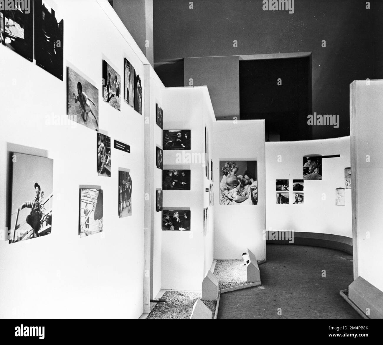 Ausstellung "Familie des Menschen", Layout. Fotos von Marshall-Plan-Programmen, Ausstellungen und Personal Stockfoto
