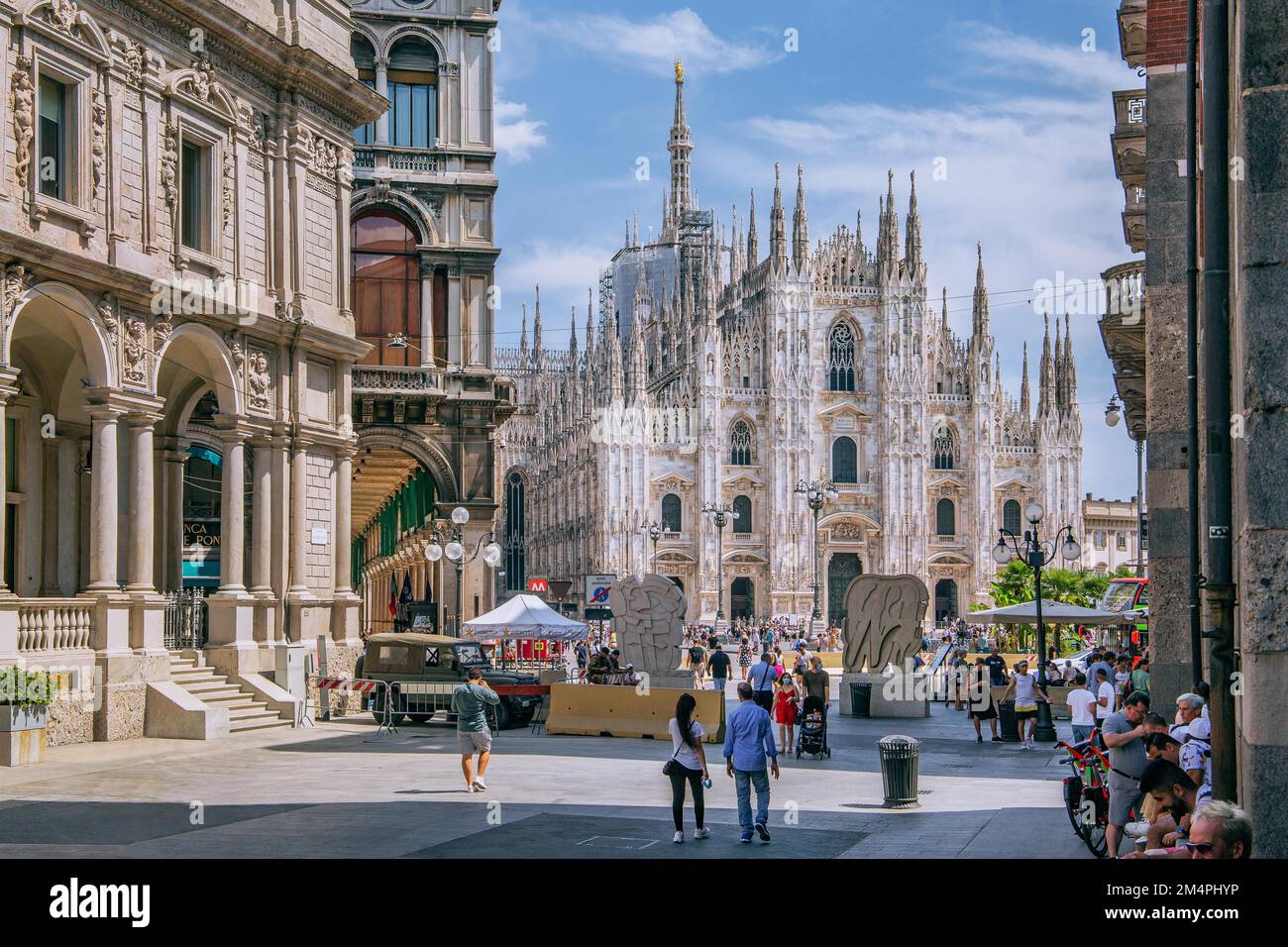 Palazzo Giureconsulti auf der Piazza dei Mercanti mit Blick auf den Dom, Mailand, die Lombardei, Norditalien, Italien Stockfoto