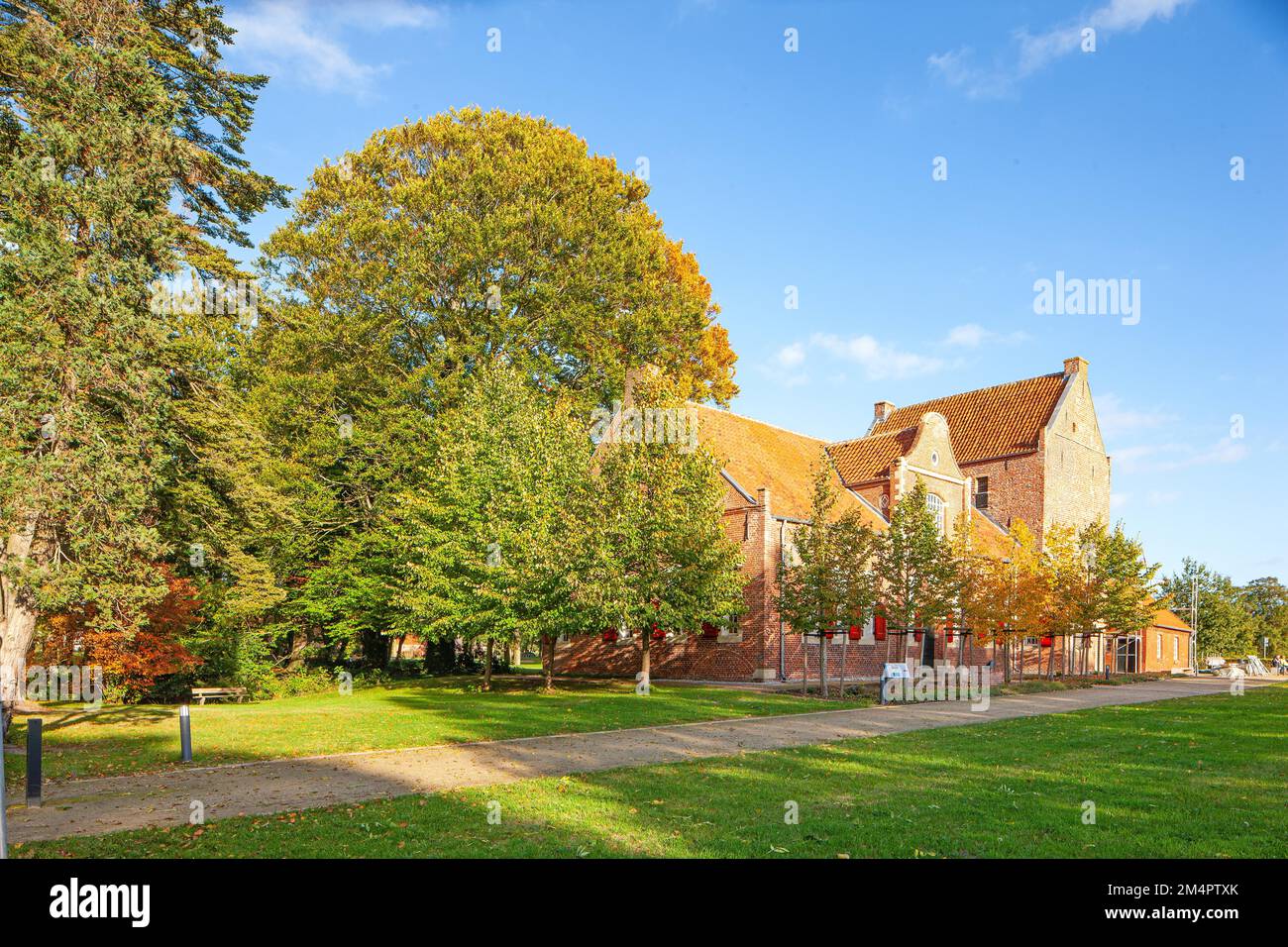 Steinhaus Bunderhee, mittelalterliche Turmburg, Museum, originellste Häuptnerburg in Ostfriesland aus dem 14. Jahrhundert, Bunderhee, Rheiderland Stockfoto