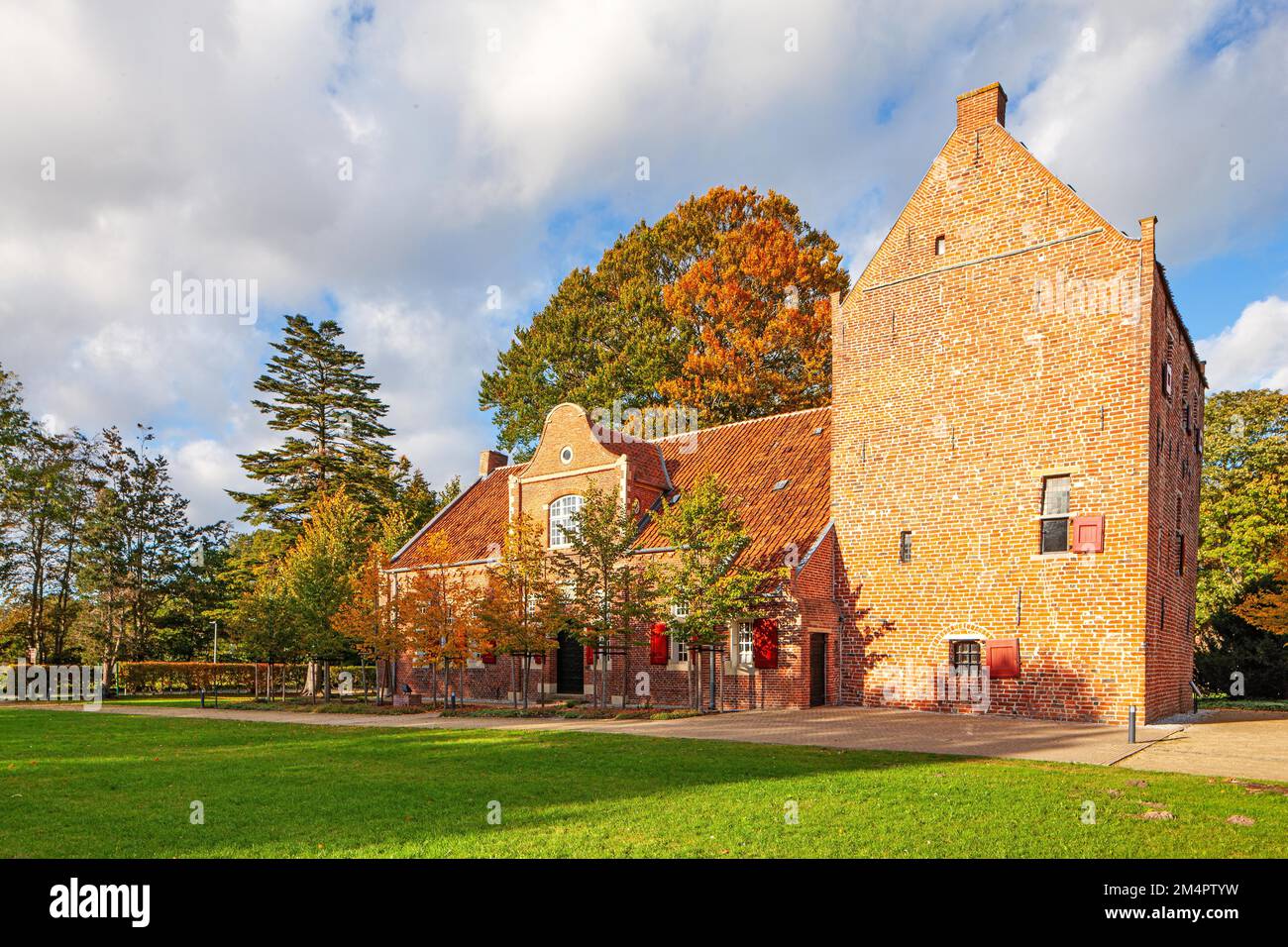 Steinhaus Bunderhee, mittelalterliche Turmburg, Museum, originellste Häuptnerburg in Ostfriesland aus dem 14. Jahrhundert, Bunderhee, Rheiderland Stockfoto