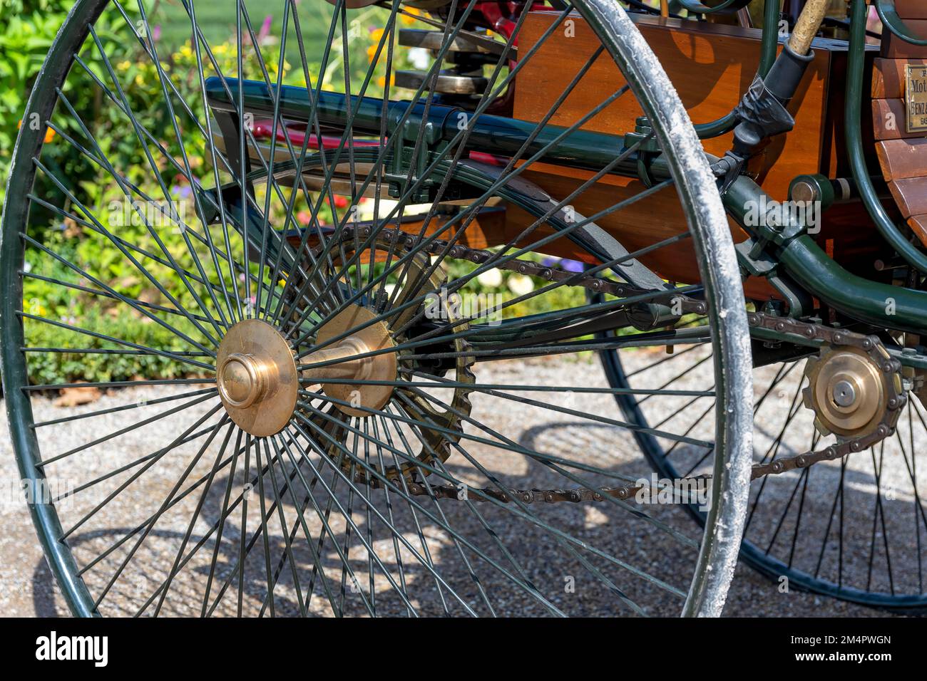 Vintage Benz Patent Car, Deutschland 1885, 1-Zylinder, wassergekühlt, dreirädrig, 850 cm3, 1. 75 ps, 2-Gang, 210 kg, 35 km h, Detail Antriebsrad, Klassisch Stockfoto