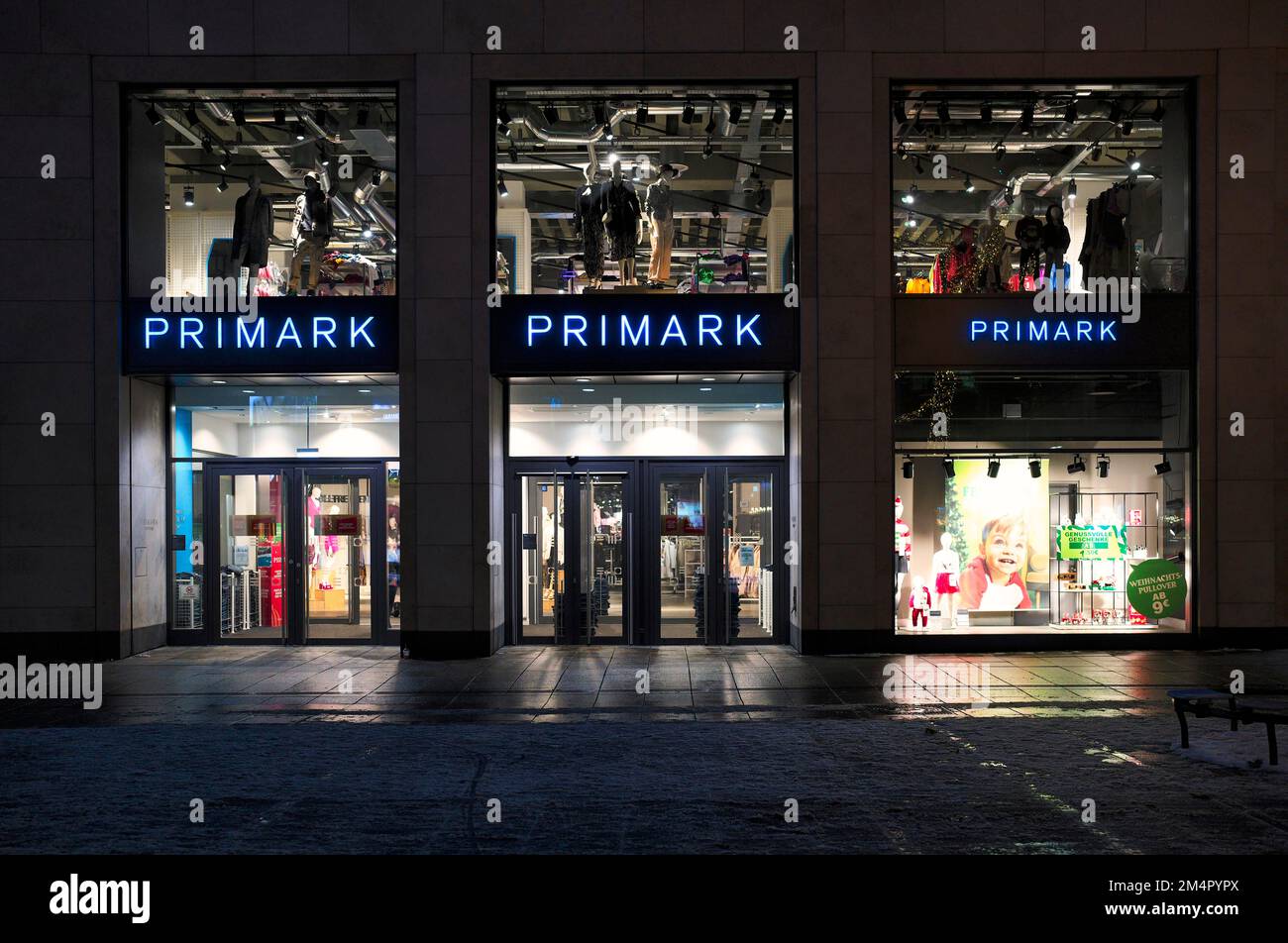 Primark, Kaufhauskette, Nachtaufnahme, Königsstraße, Stuttgart, Baden-Württemberg, Deutschland Stockfoto