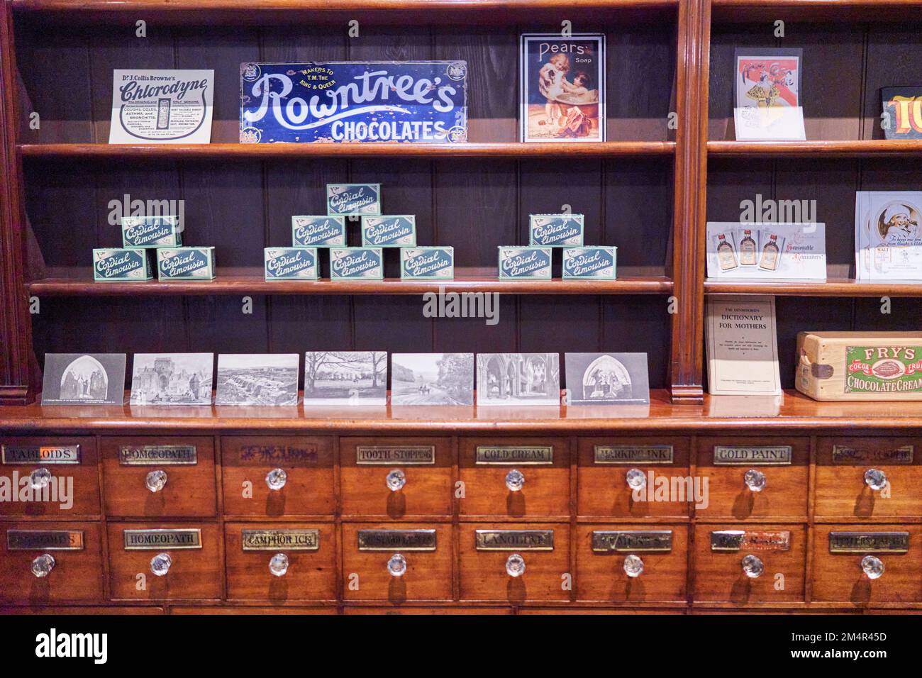 Viktorianische Apotheke. Rekonstruktion Stockfoto