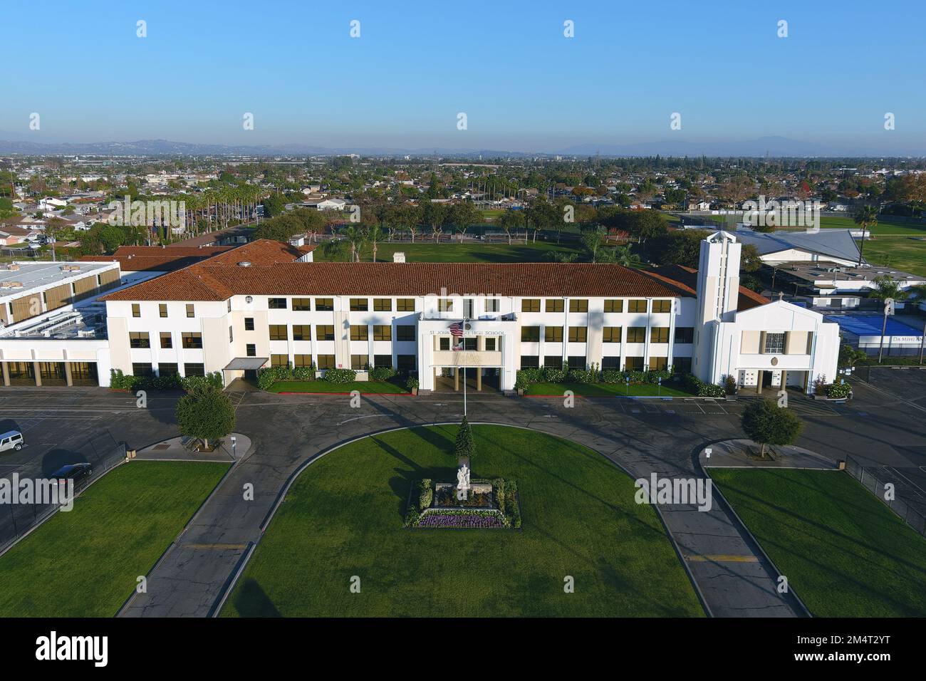 Eine allgemeine Gesamtansicht der St. John Bosco High School, Sonntag, 19. Dezember 2021, in Bellflower, Kalif. Stockfoto