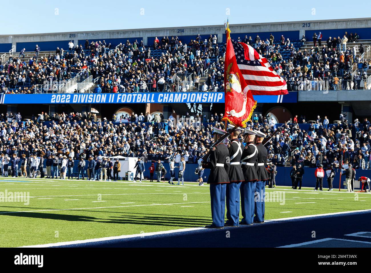 Farbenschützer während des Fußballspiels der NCAA Division II im McKinney ISD Stadium am Samstag, den 17. Dezember 2022, in McKinney, Tex Stockfoto