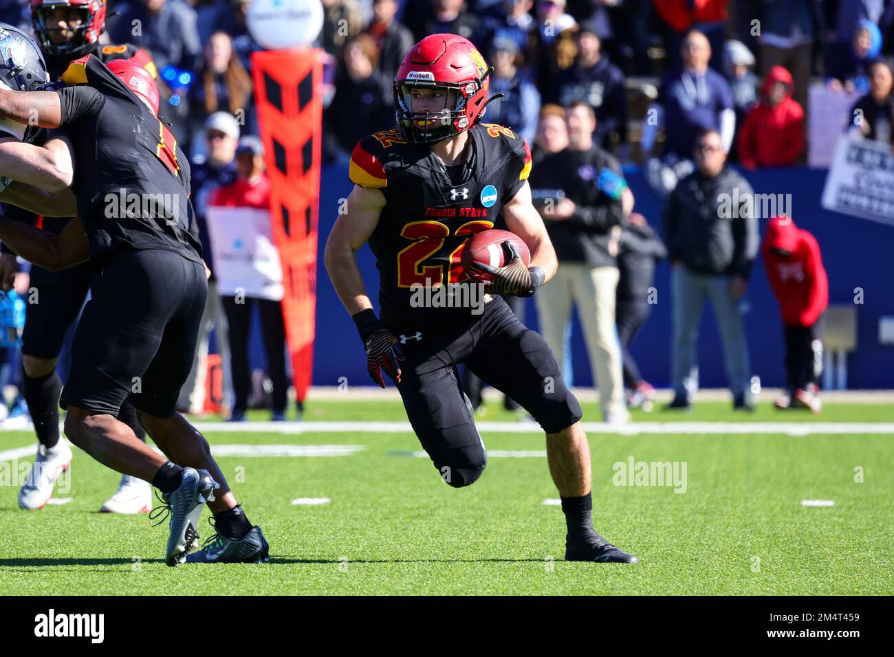 Ferris State Bulldogs Wide Receiver Brady Rose (22) auf einem Ende rund um das erste Quartal der NCAA Division II National Championship College für Stockfoto