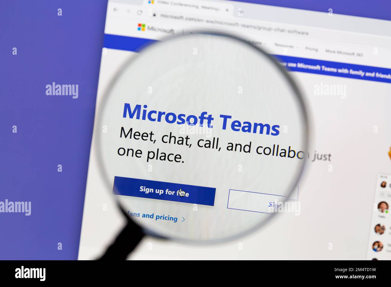 Ostersund, Schweden - 6. Oktober 2021 Microsoft Teams Website. Teams ist eine einheitliche Plattform für Teamkommunikation und Zusammenarbeit mit Chat am Arbeitsplatz, Video m Stockfoto