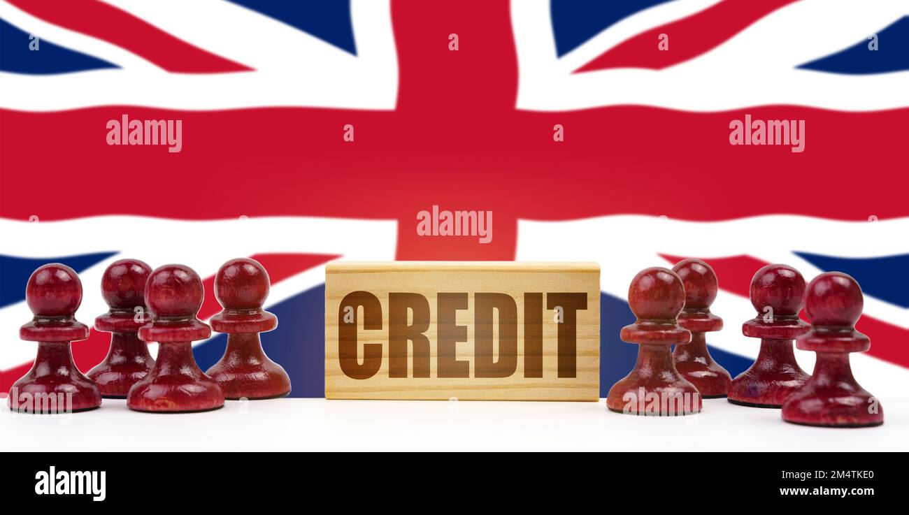 Nationales Konzept. Vor dem Hintergrund der Flagge der britischen Bauern und einem Schild mit der Inschrift - Credit Stockfoto