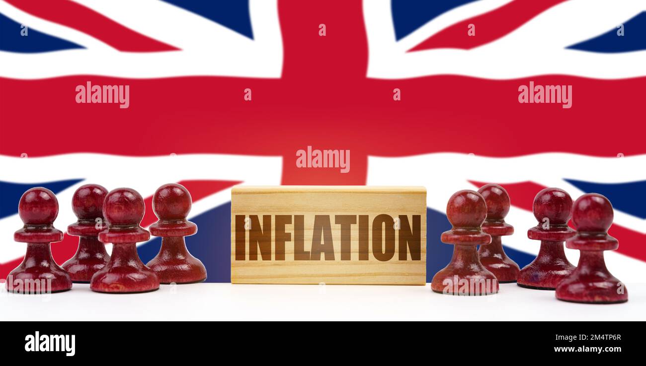 Nationales Konzept. Vor dem Hintergrund der Flagge der britischen Bauern und einem Schild mit der Inschrift Inflation Stockfoto