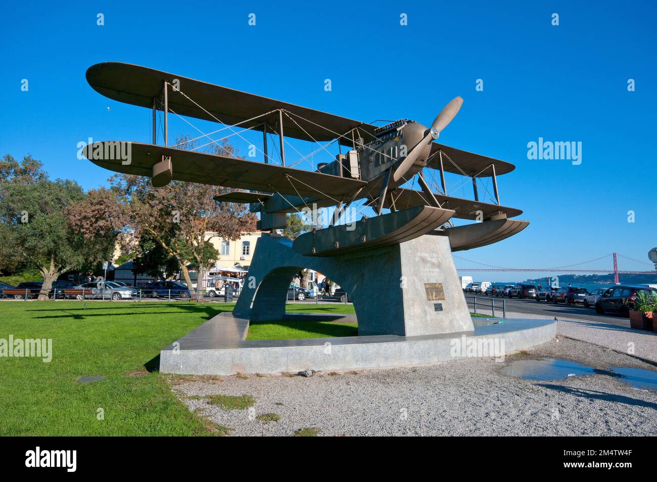 Denkmal für Gago Coutinho und Sacadura Cabral, die 1922 die erste Luftüberquerung des Südatlantiks machten, Stadtteil Belem, Lissabon, Portugal Stockfoto