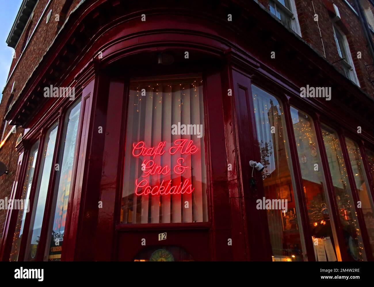 Caffe La Tazzina, Bar, Craft Ales, Gins, Cocktails Neonschild, 12 Blossom St, York, North Yorkshire, England, Vereinigtes Königreich, YO24 1AE Stockfoto