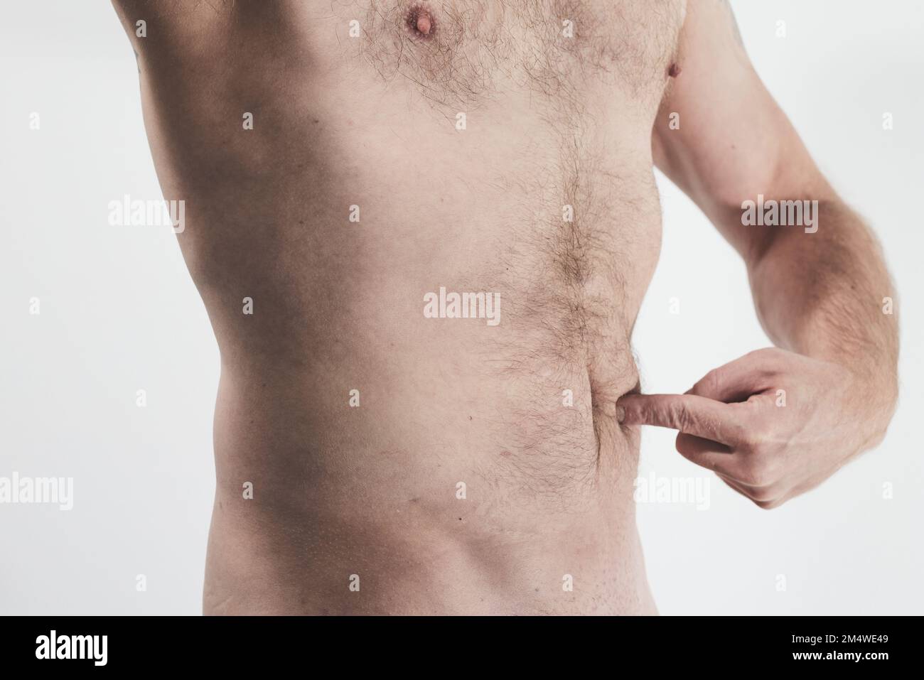 Männlicher Körper mit Bauchschmerzen Stockfoto