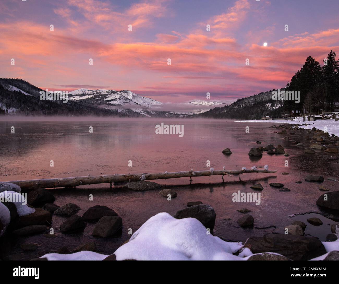 Donner Lake Sunrise Landscape Winter, Tahoe National Forest - Kalifornien Stockfoto