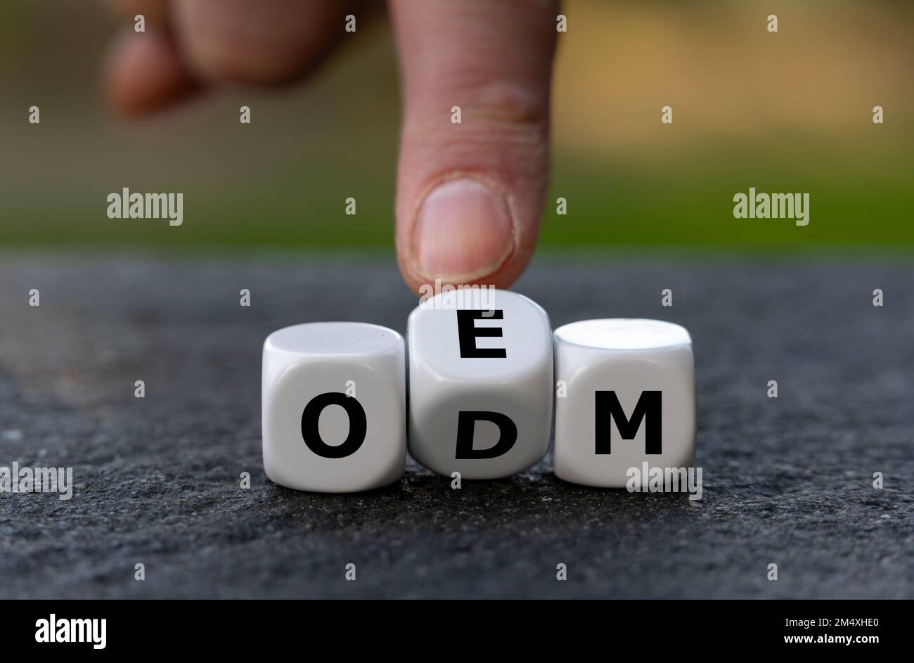 Würfel bilden die Abkürzungen ODM (Original Design Manufacturer) und OEM (Original Equipment Manufacturer). Stockfoto
