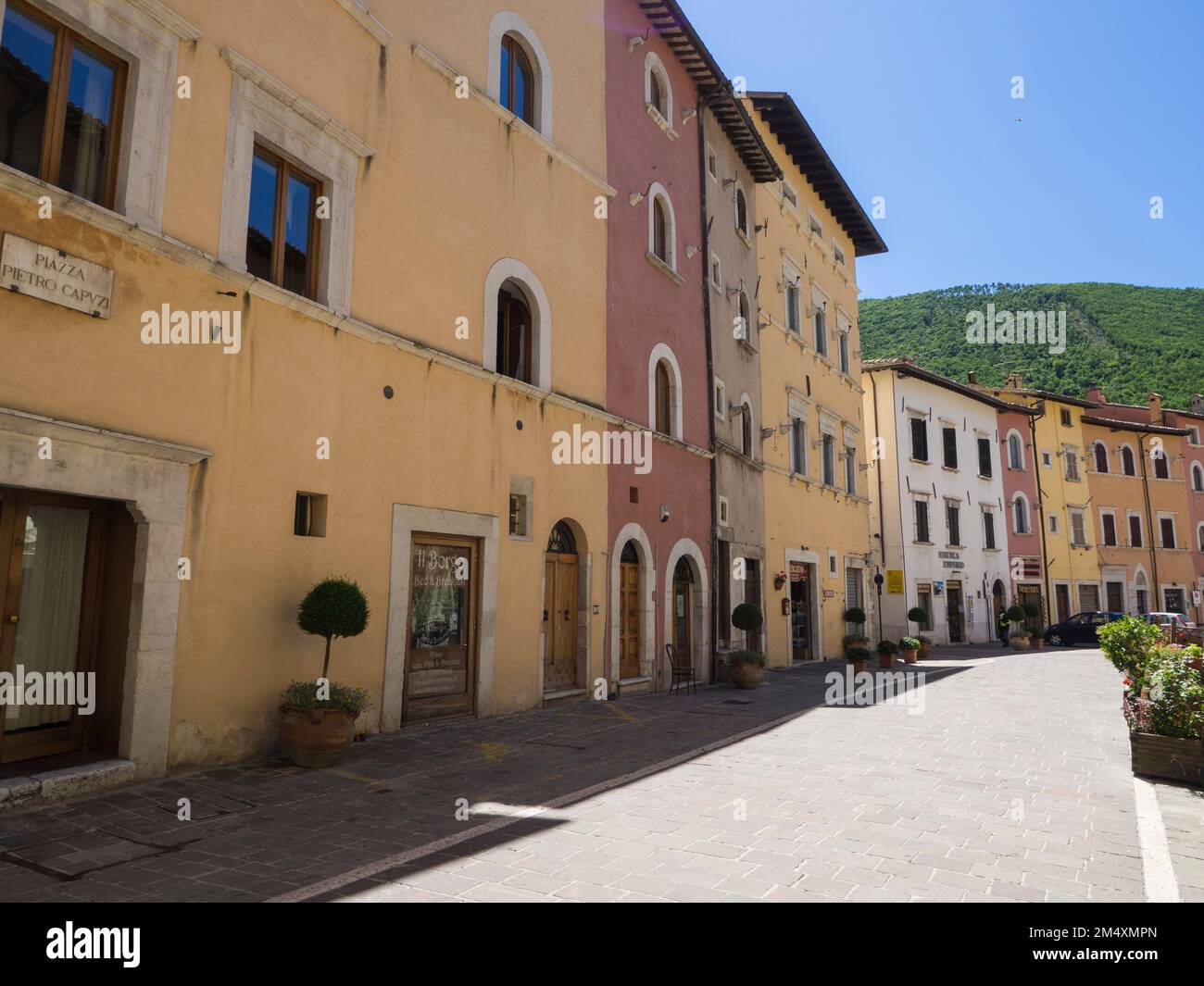 Hauptstraße, Visso, Monte Sibillini Nationalpark, Le Marche, Italien, Europa Stockfoto