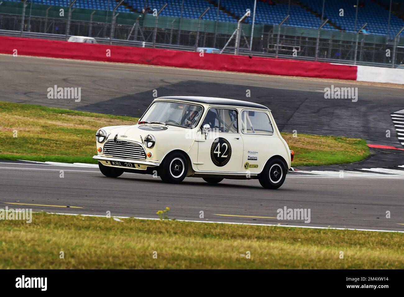 Chris Morgan, Austin Mini Cooper S, Adrian Flux Trophy für Transatlantic Pre ’66 Touring Cars, vorwiegend V8 Americana gegen die britischen Stalwarts F Stockfoto