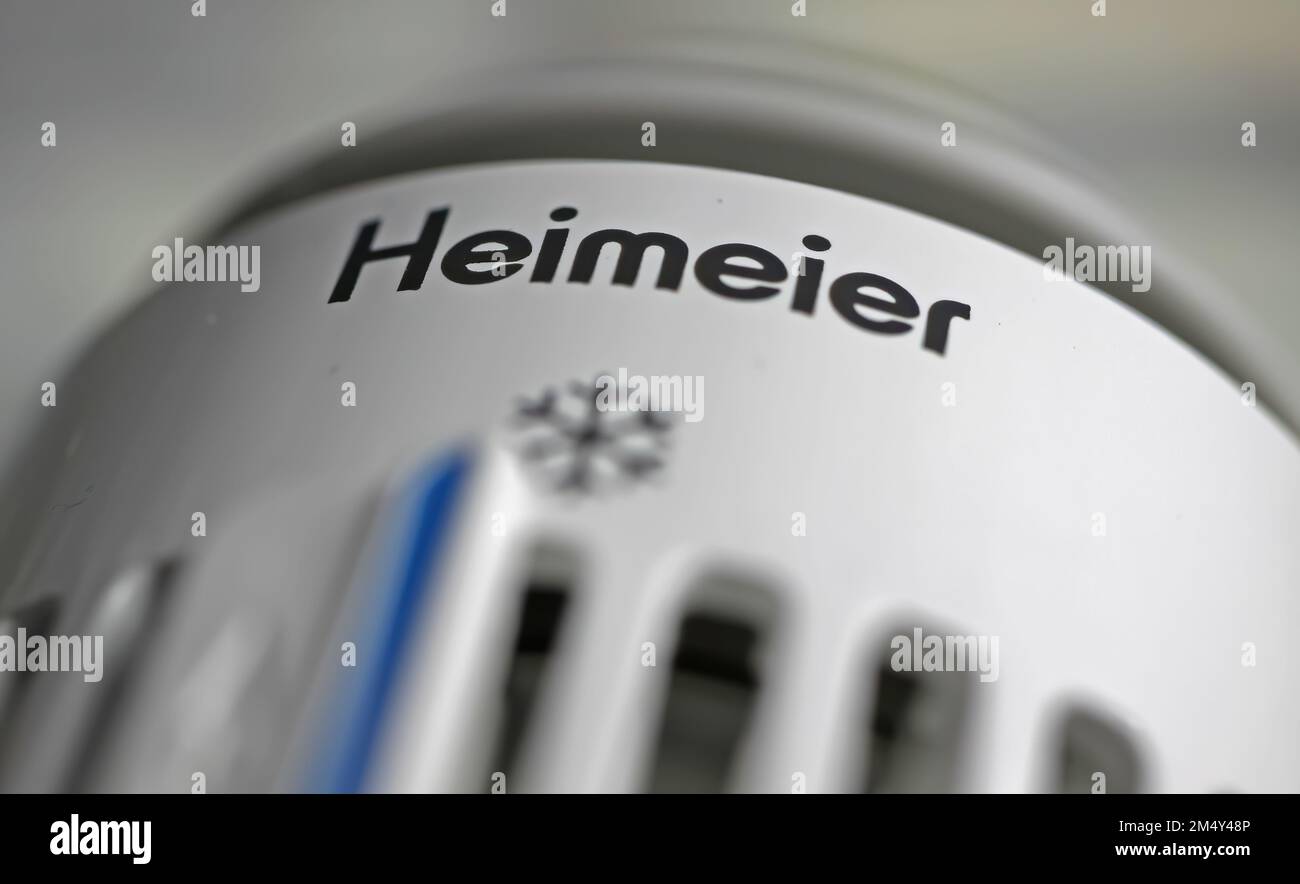 Viersen Deutschland - Juli 9. 2022: Zusammenfassung des isolierten manuellen Heizthermostats des deutschen Hydronenunternehmens Heimeier Stockfoto
