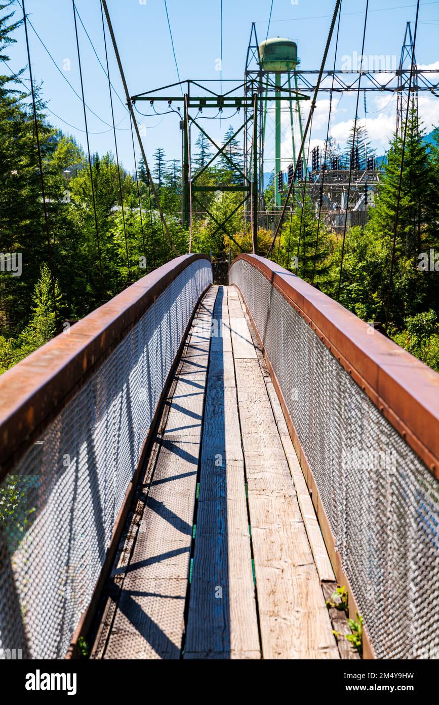 Fußgängerbrücke über den Skagit River; Gorge Dam; Skagit River; North Cascades National Park; Washington State: USA Stockfoto
