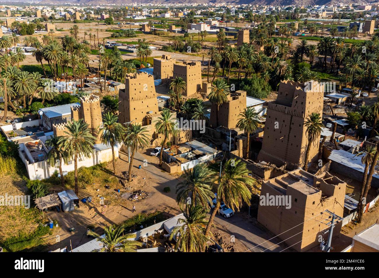 Die Antenne traditioneller Schlammtürme nutzte ein lebendes Zuhause, Najran, Königreich Saudi-Arabien Stockfoto