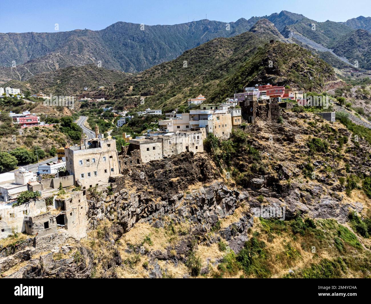 Dorf am Felsen, Asir-Berge, Königreich Saudi-Arabien Stockfoto