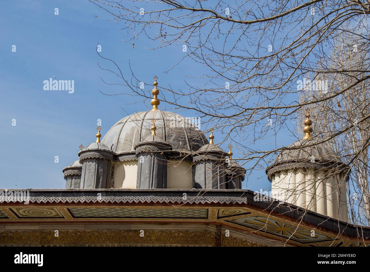 Außenansicht der Kuppel in osmanischer Architektur in, Istanbul, Türkei Stockfoto