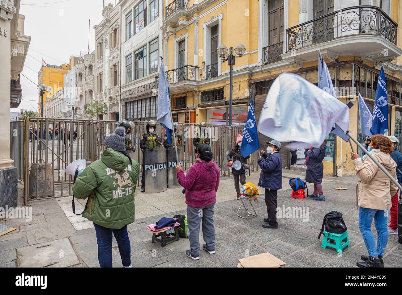 Lima, Peru - 10. September 2022: Proteste der Gewerkschaften für bessere Arbeitsbedingungen gegen die Gemeinde Lima. Stockfoto