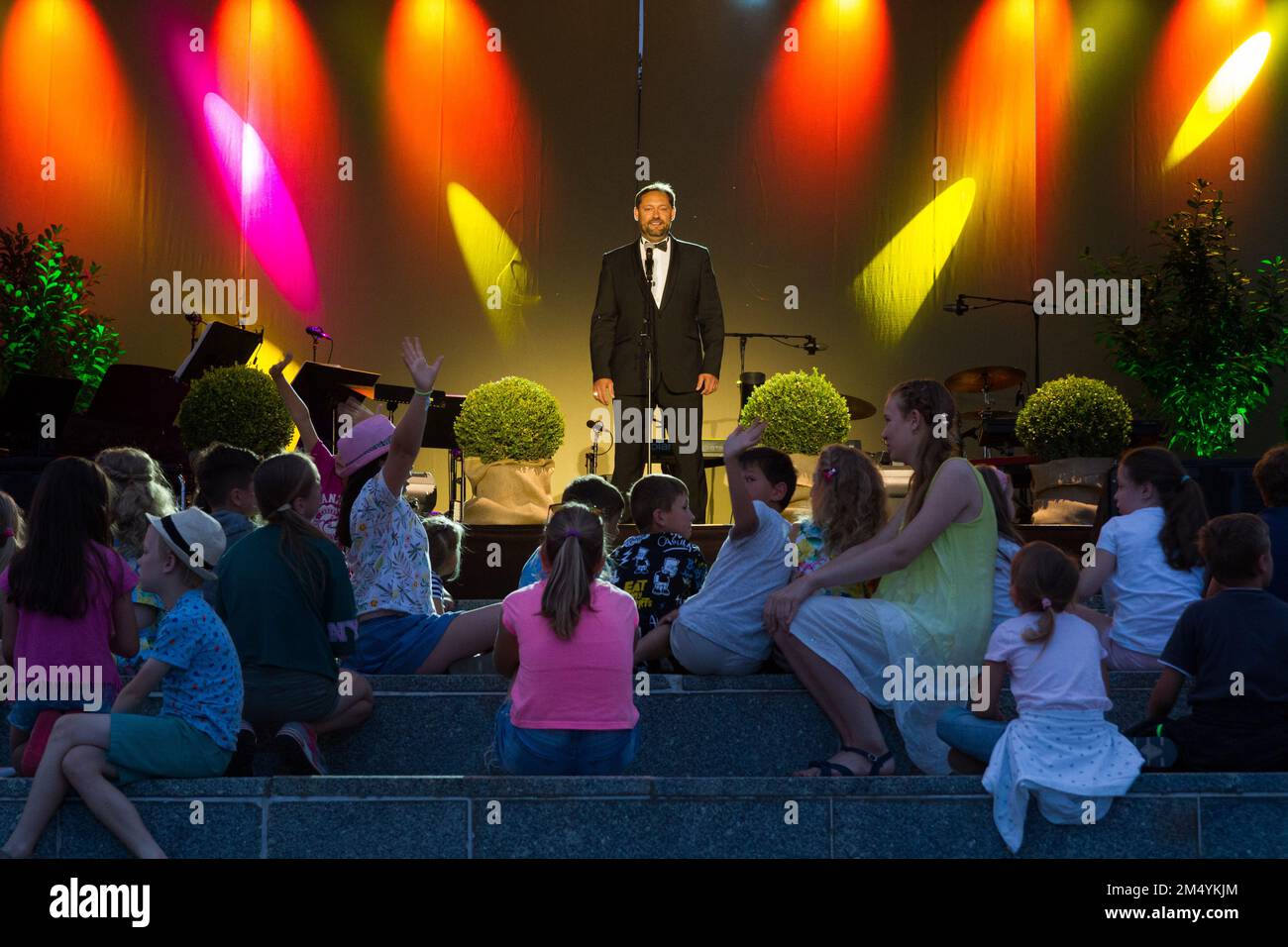 Otokar Klein feiert auf dem Benefizkonzert "Večer ľudí dobrej vôle" (Abend der Menschen guten Willens) in Nitra, Slowakei. Stockfoto