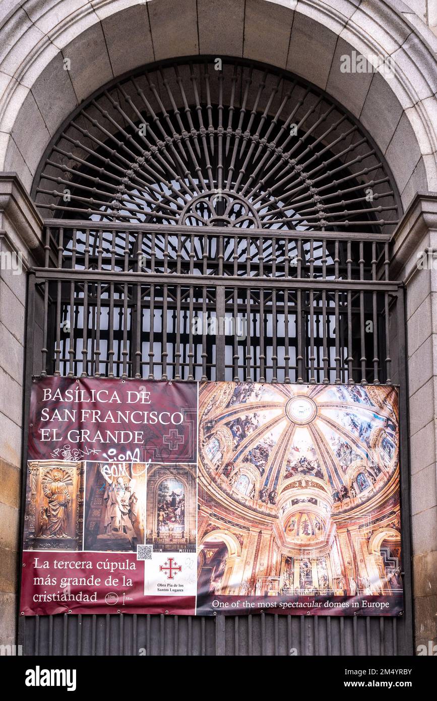 Königliche Basilika des Heiligen Franziskus die große römisch-katholische Kirche San Francisco el Grande in Madrid, Spanien, am 9. Dezember 2022 Stockfoto