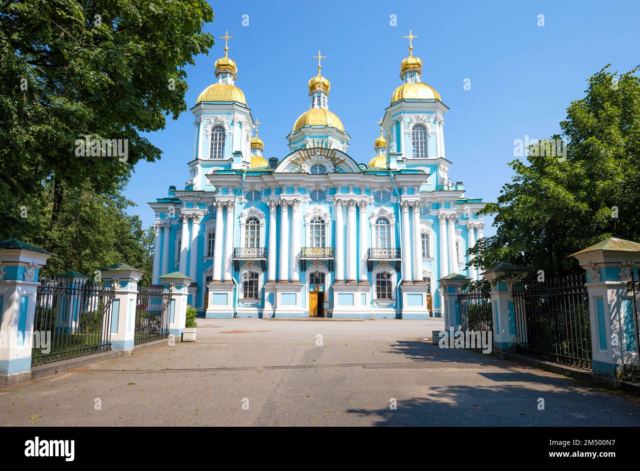 Blick auf das antike St. Nicholas Kathedrale an einem sonnigen Junitag. Sankt Petersburg, Russland Stockfoto