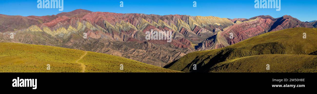 Serrania de Hornocal - Hügel mit 14 Farben - Cerro de 14 Colores. Stockfoto