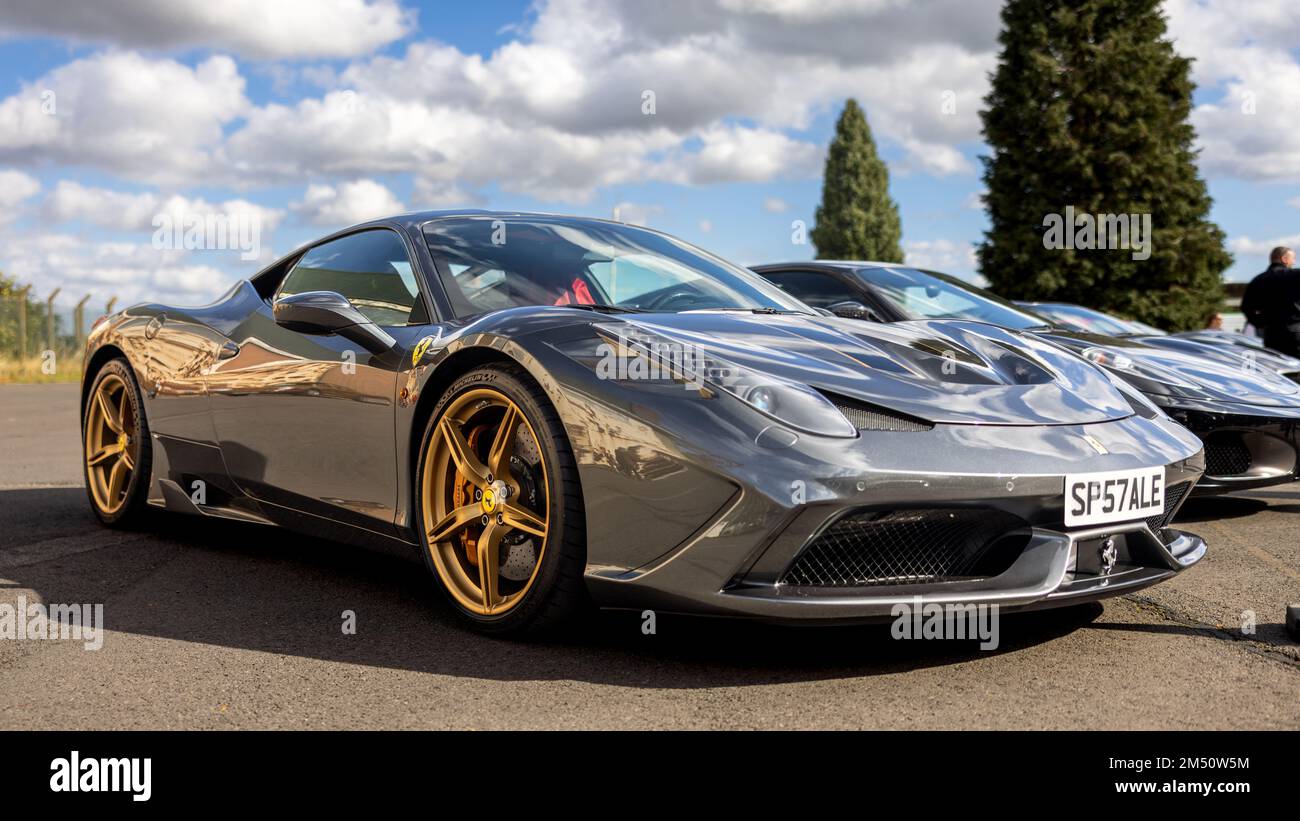 2014 Ferrari 458 „SP57 ALE“ auf der Oktober-Scramble im Bicester Heritage Centre am 9. Oktober 2022. Stockfoto