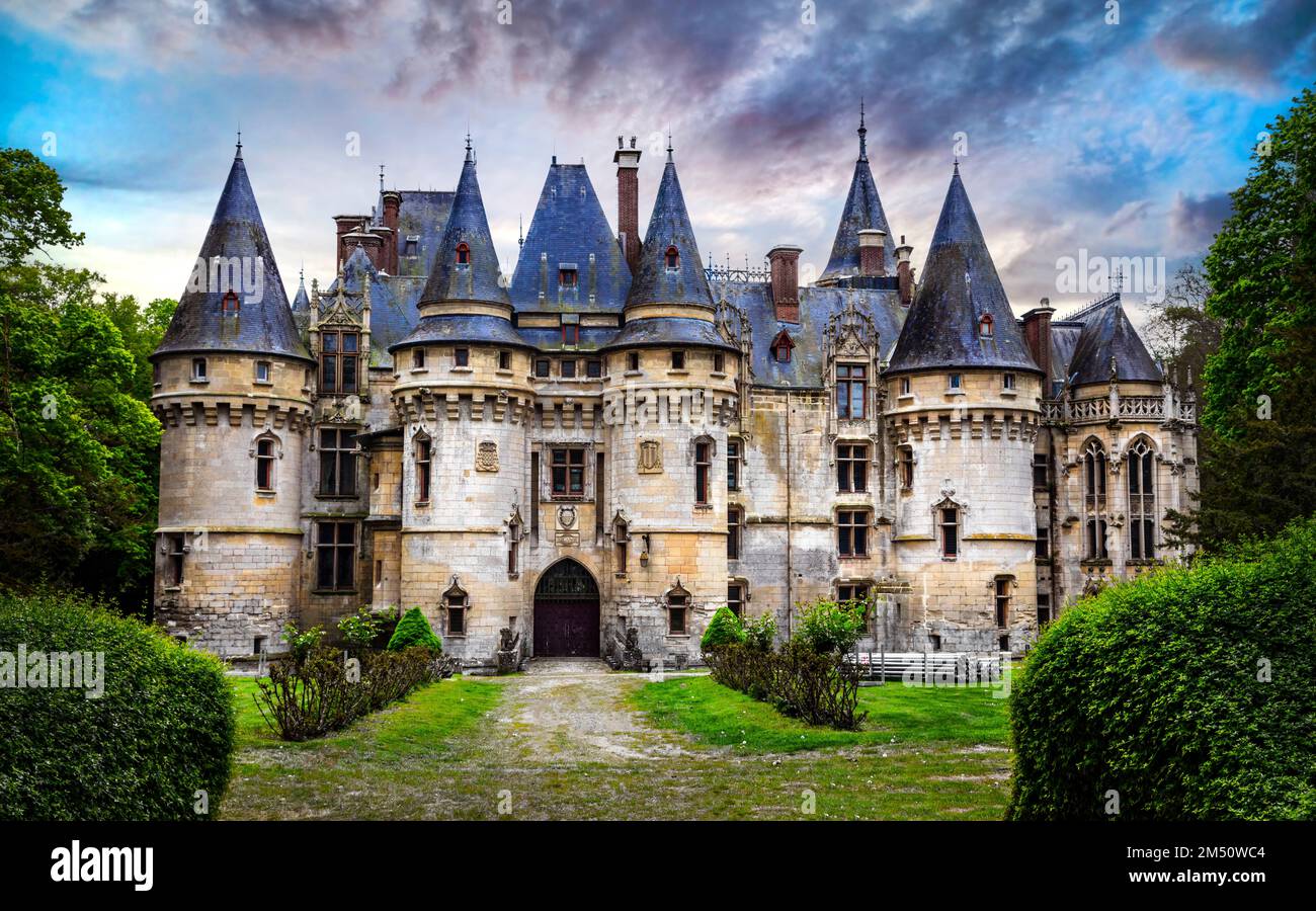 Geheimnisvolle, märchenhafte mittelalterliche Burgen Frankreichs - wunderschönes Chateau de Vigny Stockfoto