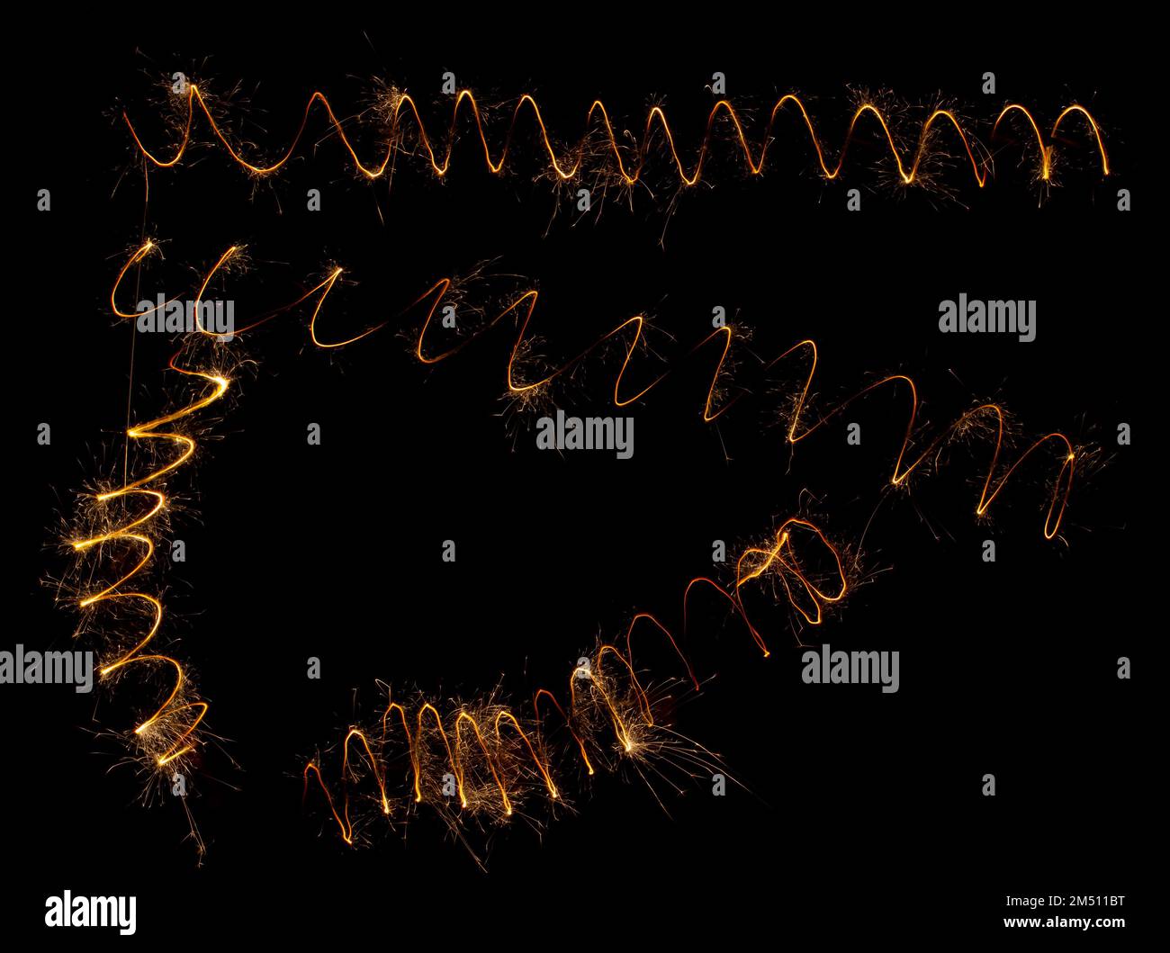 Spiralen von Glitzern auf schwarzem Hintergrund. Stockfoto