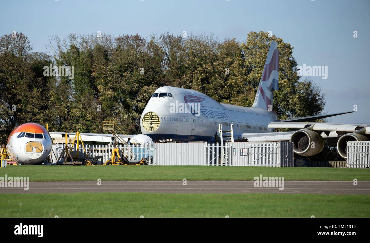 Am Flughafen Cotswold erwartet ein außer Betrieb genommenes, pensioniertes British Airways 747 G-CIVN-Flugzeug sein Schicksal Stockfoto