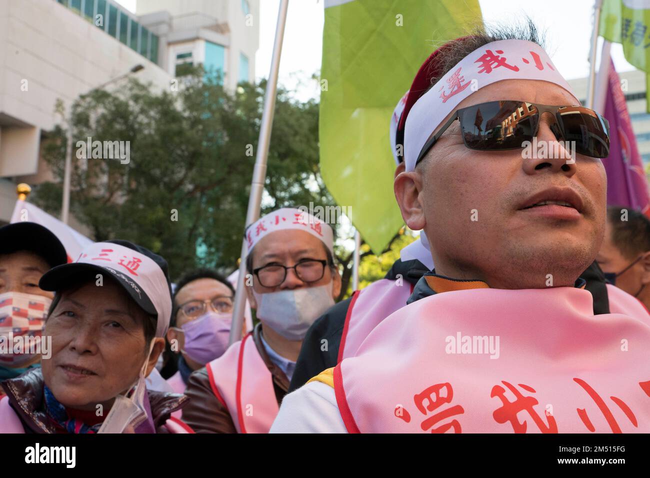 24. Dezember 2022, Taipei, k.A. für Taiwan, Taiwan: Die Menschen protestieren vor dem Rathaus von Taipei für die Wiederaufnahme der Verkehrsverbindungen zwischen Taiwans Matsu- und Kinmen-Inseln und China, die seit der Pandemie geschlossen wurden. Die Bewohner der Inseln vor der Südwestküste Taiwans sind auf den Handel mit China angewiesen, das durch die Bucht von Xiamen getrennt ist.vor kurzem hat die taiwanesische Regierung angekündigt, dass sie Inselbewohnern direkte Fährdienste zwischen den Inseln und China für die bevorstehenden Neujahrsferien des Mondes gestatten wird. Es ist jedoch unklar, was nach den Feiertagen passieren wird, wenn China vor einer C steht Stockfoto