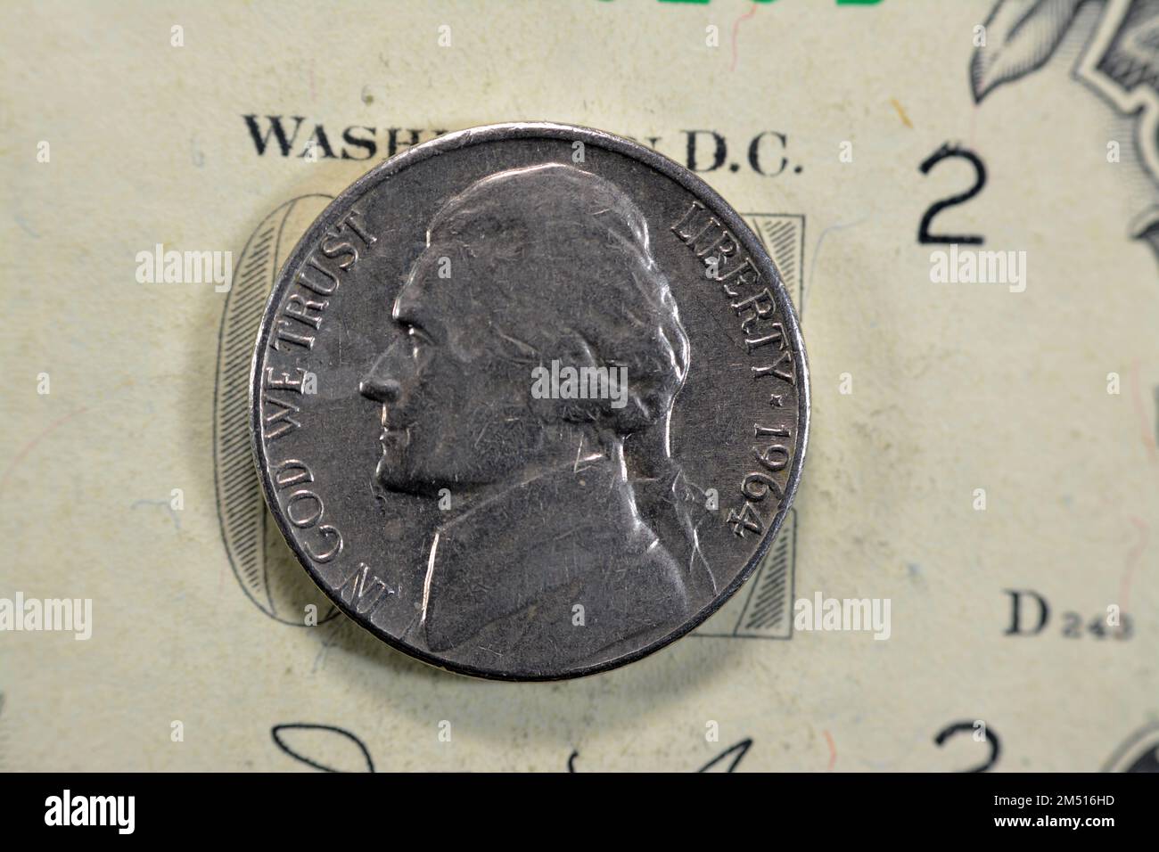 Die Gegenseite der amerikanischen Geldmünze von 5 5 Cent 1964 zeigt das Profil von Thomas Jefferson, dem Gründervater und 3. Präsidenten der Vereinigten Staaten Stockfoto