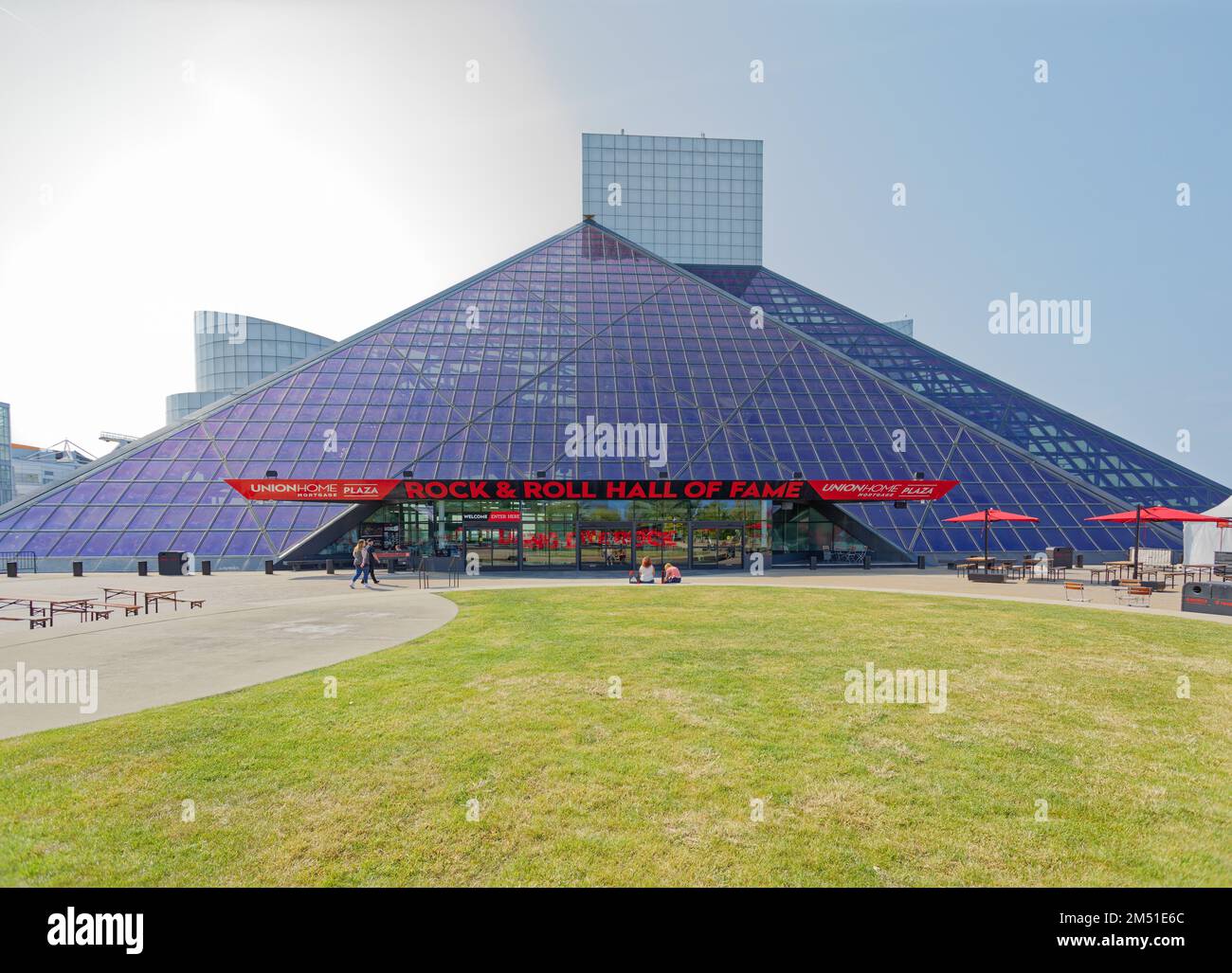 I.M. Die von Pei entworfene Rock and Roll Hall of Fame wurde 1995 eröffnet und wurde zu einer der beliebtesten Touristenattraktionen von Cleveland. Stockfoto