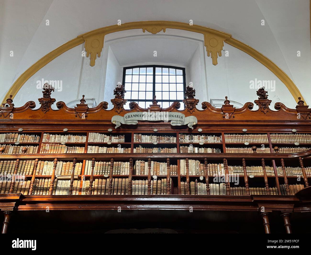 Puebla, Puebla, USA. 9. Dezember 2022. Die Biblioteca Palafoxiana Bibliothek im historischen Zentrum von Puebla City stammt aus dem Jahr 1646. Es ist die UNESCO, die es als erste öffentliche Bibliothek in Nord- und Südamerika anerkennt. Puebla, Mexiko Freitag, 9. Dezember 2022. (Kreditbild: © Mark Hertzberg/ZUMA Press Wire) Stockfoto