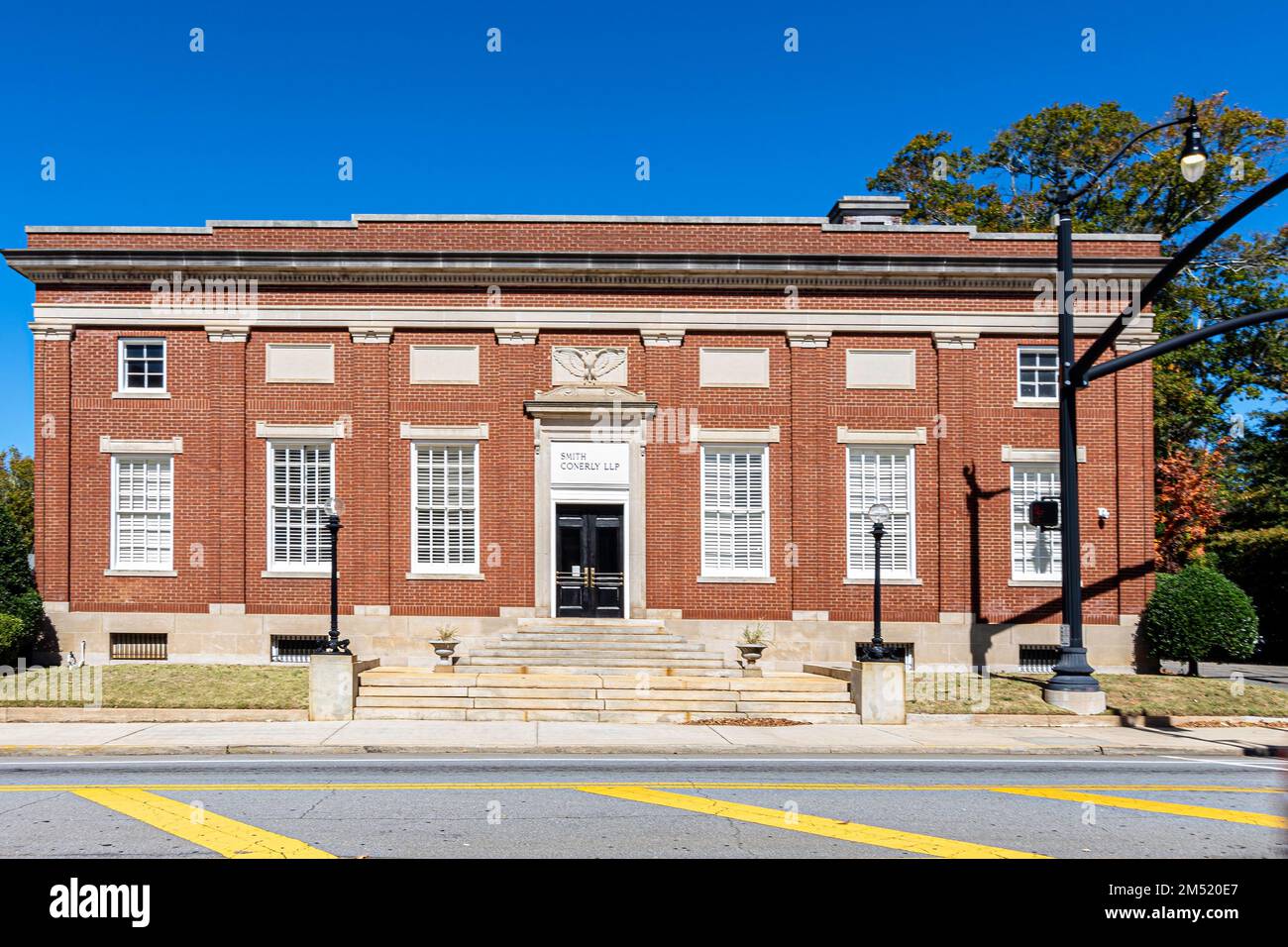 Carrollton, Georgia, USA – Okt. 20, 2022: Altes Postamt von Carrollton, 1914 im georgianischen Revival-Stil erbaut, gegenüber dem Gerichtsgebäude von Carroll County. Stockfoto