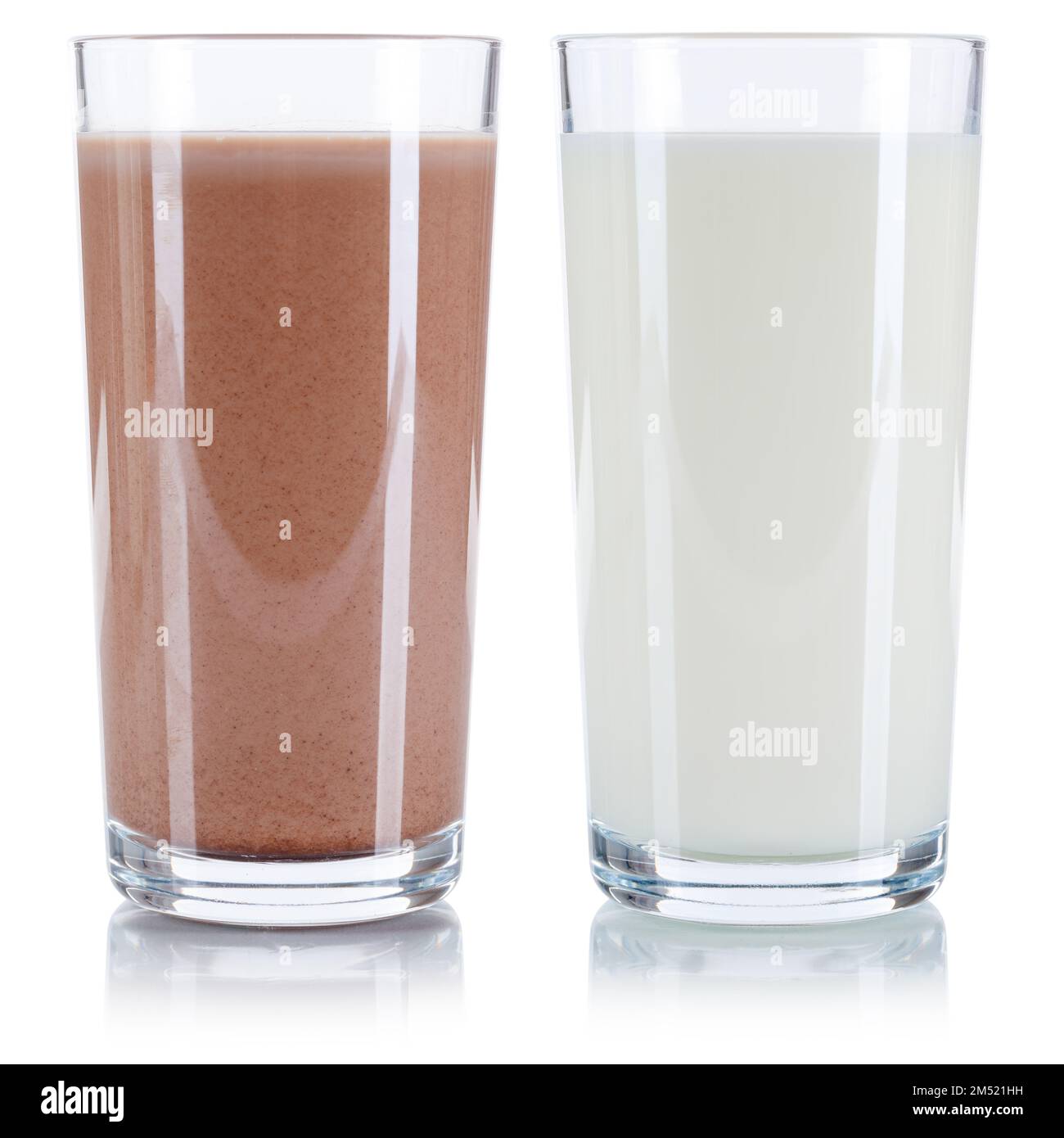 Milch und Schokoladengetränke Gläser isoliert auf weißem Hintergrund Stockfoto