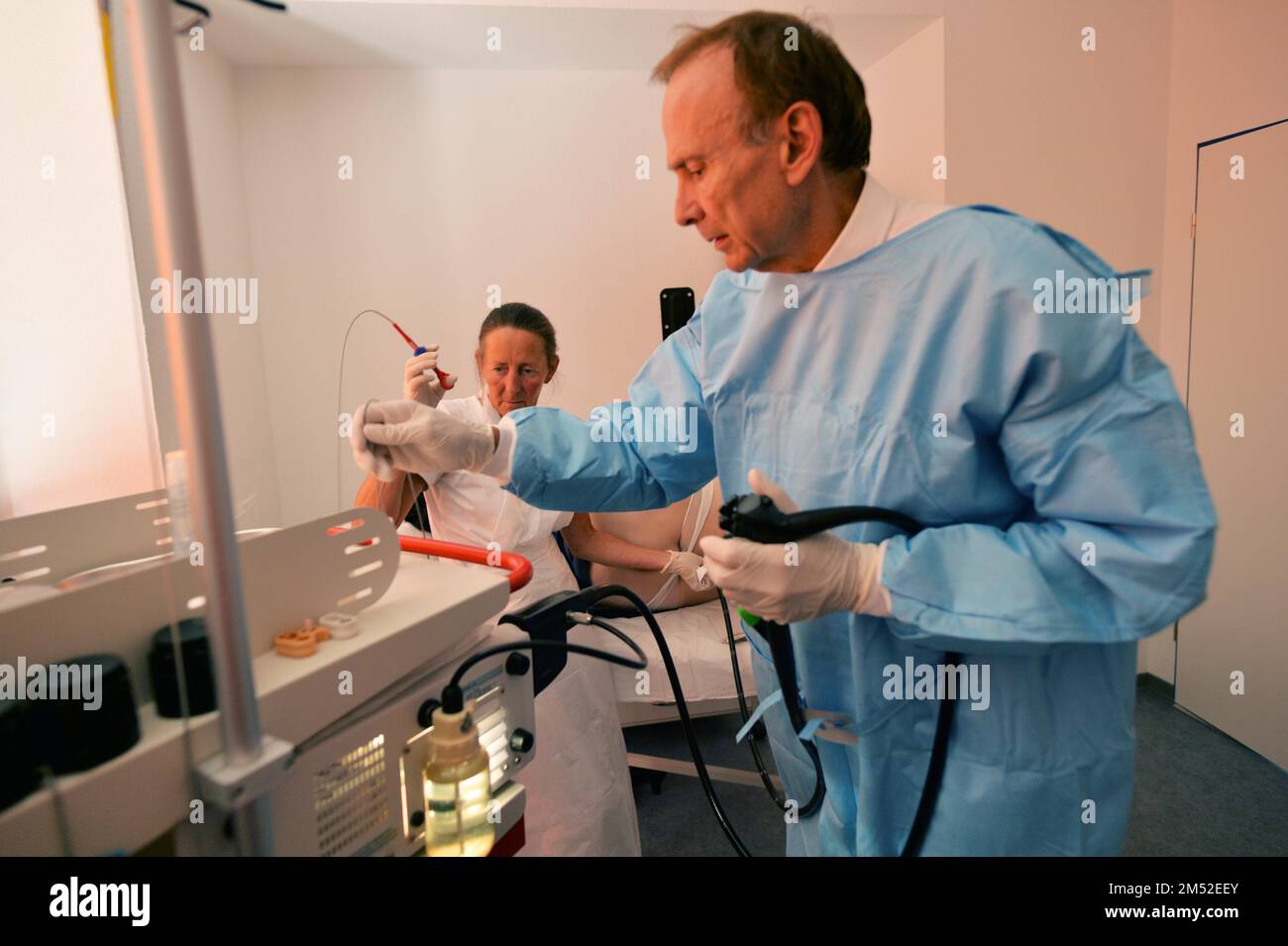 Die hier in einer internistischen Praxis durchgeführte Koloskopie ist eine wichtige Maßnahme zur Prävention von Karzinomen, Deutschland Stockfoto