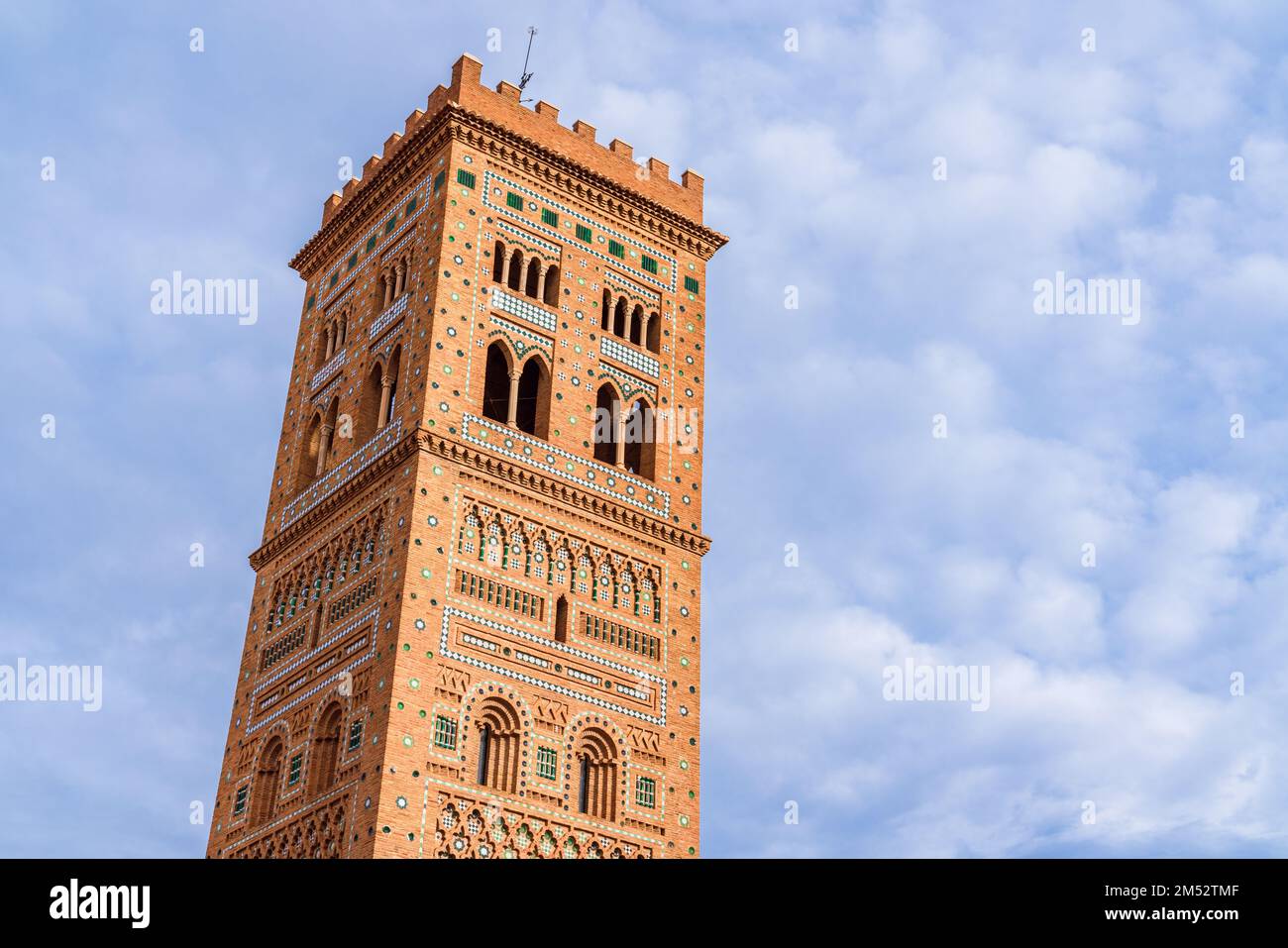 Malerischer Glockenturm San Martín im einzigartigen Mudéjar-Stil Teruel, Spanien Stockfoto